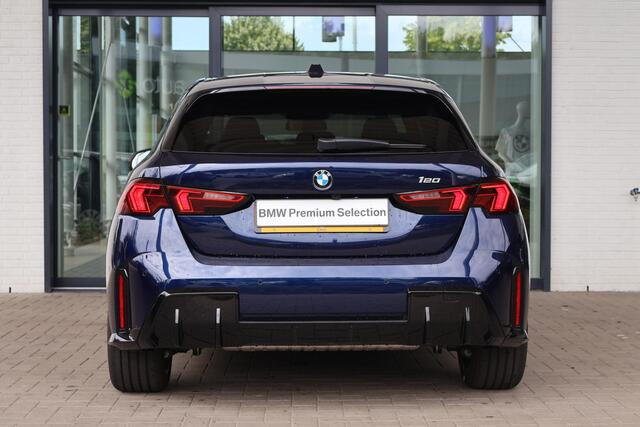 BMW 1-SERIE 5-deurs 120 | M Sportpakket | Innovation Pack | Driving Assistant Plus