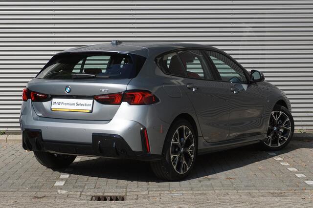 BMW 1-SERIE 5-deurs 120 M Sportpakket Executive | Innovation Pack | Harman-Kardon | Head-Up Display