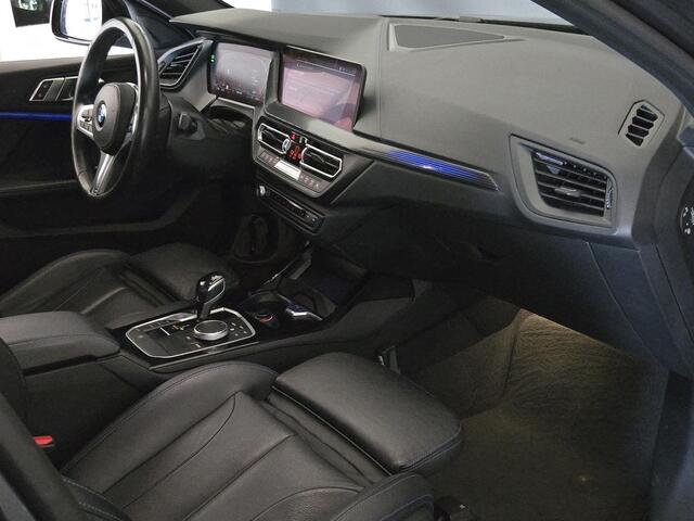 BMW 1-SERIE 118i High Executive Edition M SPORT | 19 INCH LM VELGEN | LEDER | CAMERA | SPORTSTOELEN |