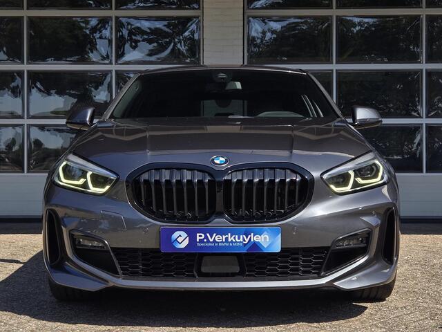 BMW 1-SERIE 118i High Executive Edition M SPORT | 19 INCH LM VELGEN | LEDER | CAMERA | SPORTSTOELEN |