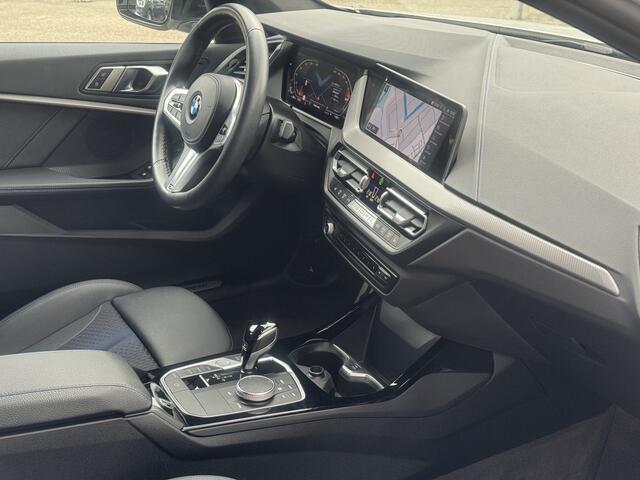 BMW 1-SERIE 118i High Exe, M-Pakket DAB-tuner, Apple/Android, Lichtpakket .Neem contact op en we maken een afspraak!
