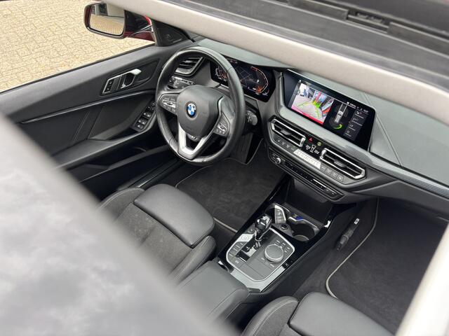BMW 1-SERIE 118i Executive Sportline / Schuifkanteldak / Harman Kardon Audio / Camera / Stoel en Stuurverwarming /