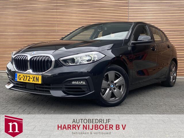 BMW 1-SERIE 118i Executive Edition Lm velgen / Navigatie / Carplay