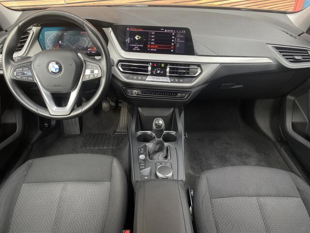 BMW 1-SERIE 118i Executive Edition Lm velgen / Navigatie / Carplay