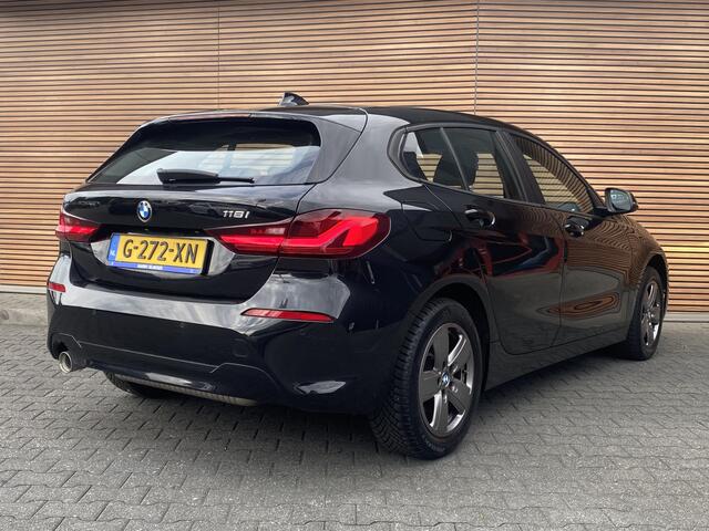 BMW 1-SERIE 118i Executive Edition Lm velgen / Navigatie / Carplay