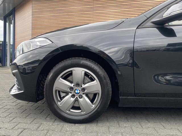 BMW 1-SERIE 118i Executive Edition Lm velgen / Navigatie / Carplay