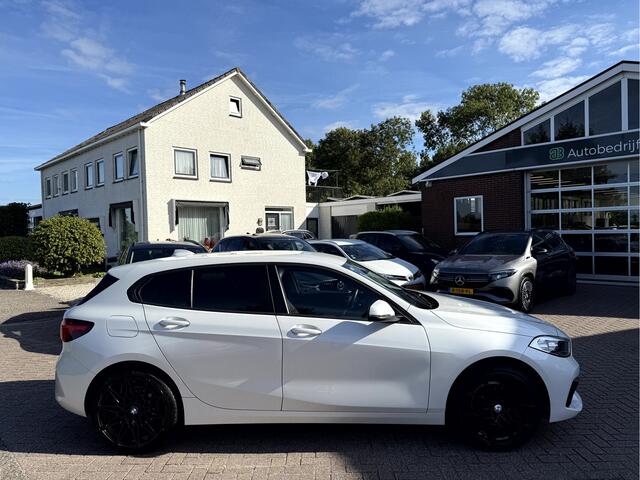 BMW 1-SERIE 118i 140pk Automaat 19''Lmv, Navi,