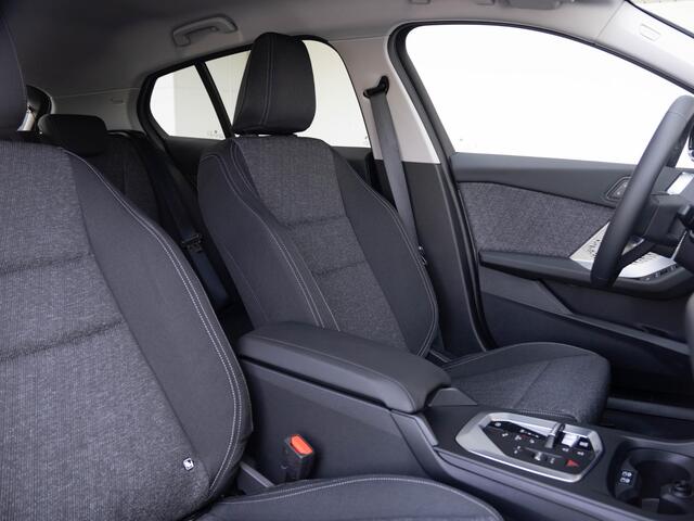 BMW 1-SERIE 120 | M Sport Design | Achteruitrijcamera | Stoelverwarming | Isofix