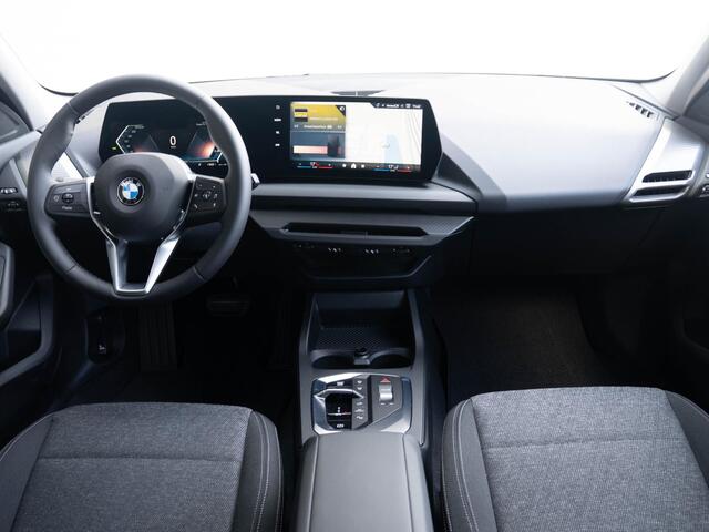 BMW 1-SERIE 120 | M Sport Design | Achteruitrijcamera | Stoelverwarming | Isofix