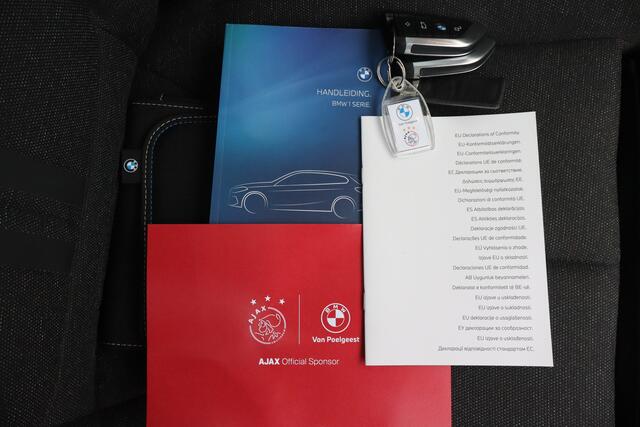 BMW 1-SERIE 118i Introduction Edition NL-Auto!! Pano I Stoelverwarming I Sfeerverlichting