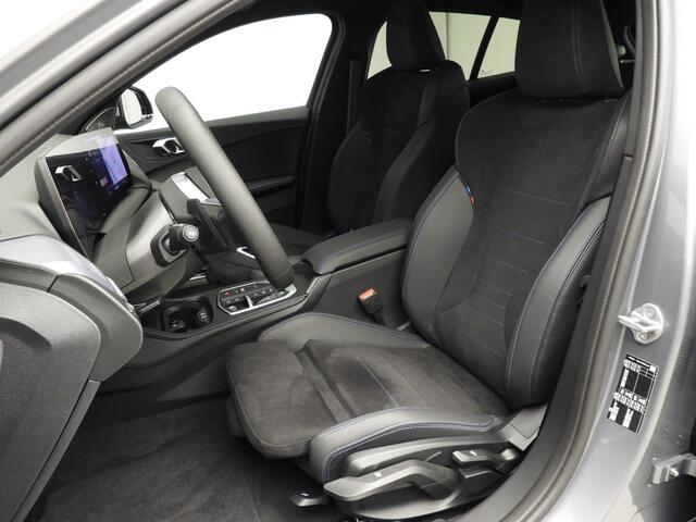 BMW 1-SERIE 120 M-Sportpakket / Panoramadak / Sportstoelen / Harman-Kardon / Park assist / Alu wielen 18 inch