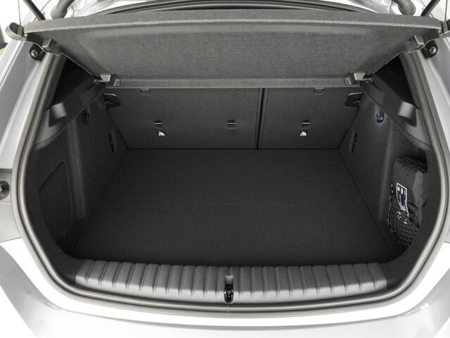 BMW 1-SERIE 120 M-Sportpakket / Panoramadak / Sportstoelen / Harman-Kardon / Park assist / Alu wielen 18 inch