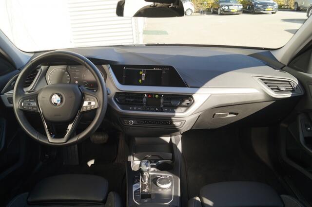 BMW 1-SERIE 116d Automaat Executive Sport -NAVI-ECC-PDC-