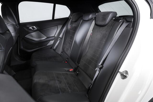 BMW 1-SERIE 120 M Sport - Automaat | Dig. Cockpit | Adapt. Cruise | Harman/Kardon | Stoelverw. | PDC | Camera | NAV + App. Connect | ECC | DAB | LM 18" | 9351