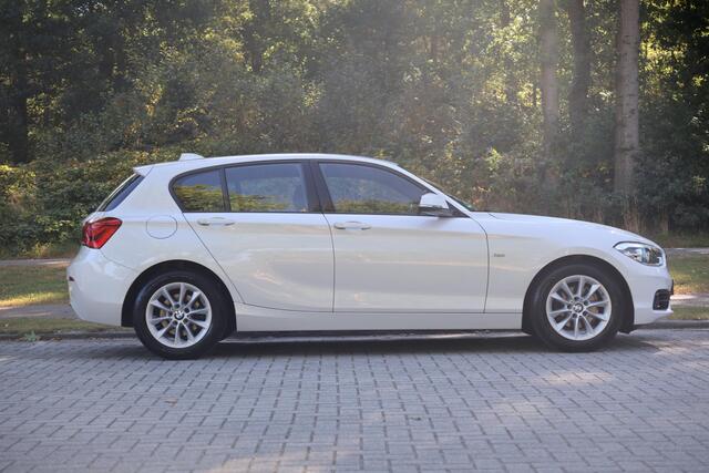 BMW 1-SERIE 118i Corporate Lease Executive Sportline, LED, Hydro-besturing, Cruise Control, DAB, Lichtpakket, Navigatie, Automatische Airco, Nederlands, etc.