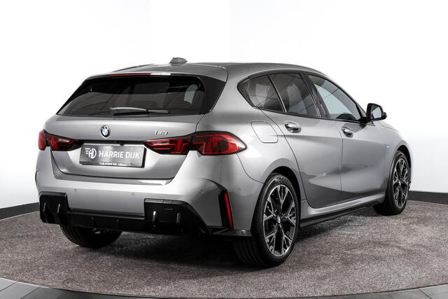 BMW 1-SERIE 120 M Sport - Automaat | Dig. Cockpit | Adapt. Cruise | Stoelverw. | Leder | PDC | Camera | NAV + App. Connect | ECC | DAB | LM 18" | 0975