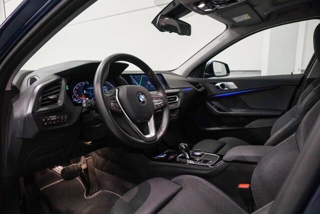 BMW 1-SERIE 118i Panoramadak | Sportstoelen | Camera | CarPlay