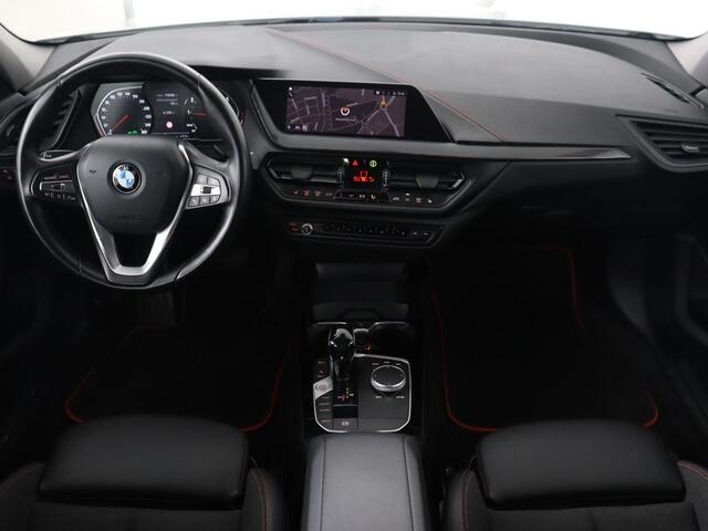 BMW 1-SERIE 118i High Executive | Sport line | Automaat | Carplay | Navigatie | DAB | Sfeerverlichting | Stoelverwarming | Climate controle | Cruise control | Half Leder