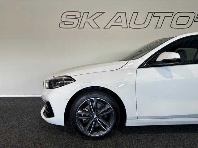 BMW 1-SERIE 118I HIGH EXEC l 1STE EIG l STOELVERW l CAMERA l NAVI l SFEERVERL l