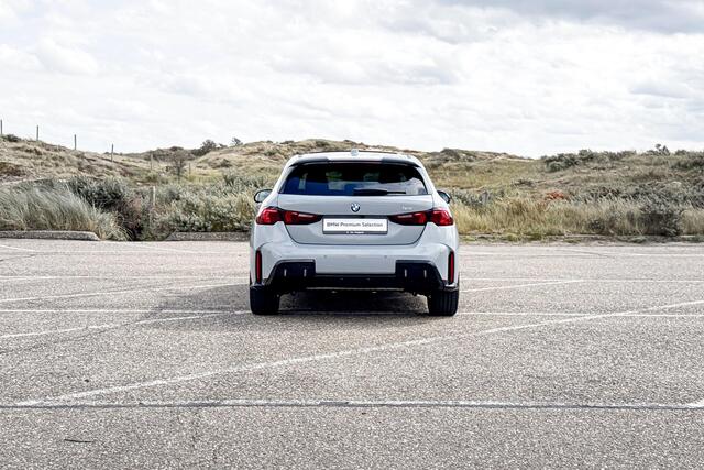 BMW 1-SERIE 120 M Sport Design Edition | M Sport | Glazen Panoramadak | Harman Kardon | Comfort Access |