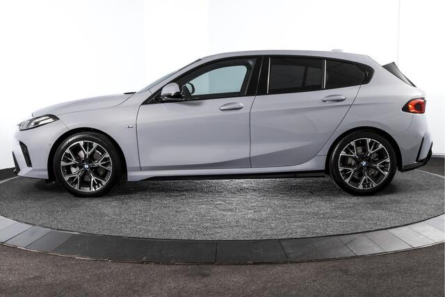 BMW 1-SERIE 120 M Sport - Automaat | Dig. Cockpit | Adapt. Cruise | Stoelverw. | PDC | Camera | NAV + App. Connect | ECC | DAB | LM 18" | 3654