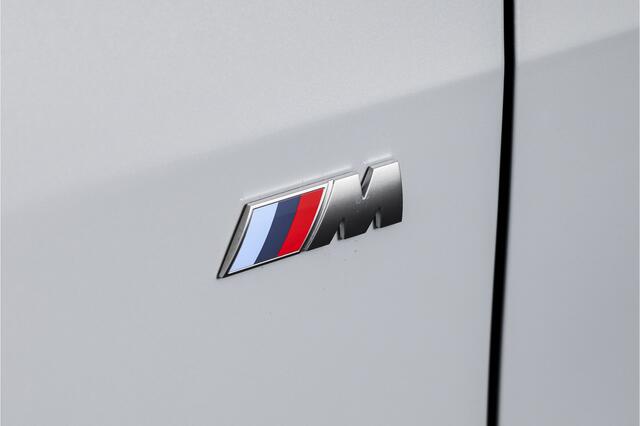 BMW 1-SERIE 120 M Sport - Automaat | Dig. Cockpit | Adapt. Cruise | Stoelverw. | PDC | Camera | NAV + App. Connect | ECC | DAB | LM 18" | 3654