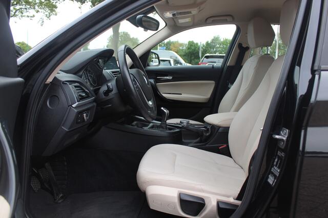 BMW 1-SERIE 116i Centennial High Exe. / Dealer onderhouden / Leder / Navigatie / Parkeerhulp V+A / 16'' / Stoelverwarming / Cruise Control