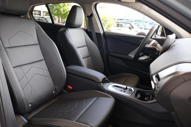 BMW 1-SERIE 120 M Sport Design Edition | Premium Pack | Voorstoelen Verwarmd | Stuurwiel Verwarmd