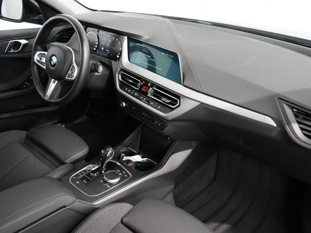 BMW 1-SERIE 118i Corporate High Executive | M sport | 18inch | Pano | Black |