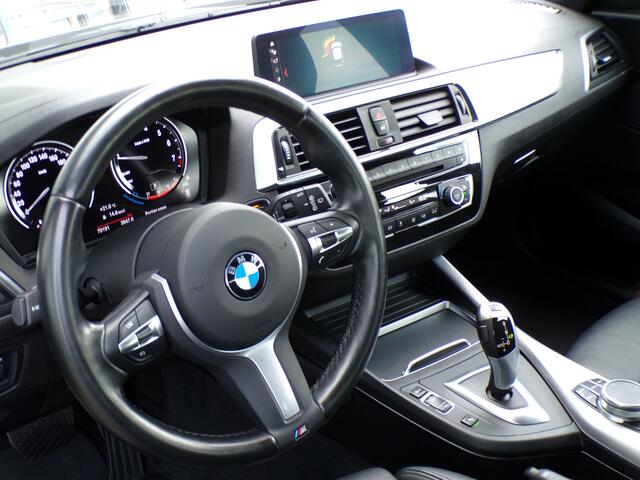 BMW 1-SERIE 118i M Sport Edition, Automaat / Camera + Sensoren / Stoelverwarming / Full LED / Navigatie / 18'' LMV