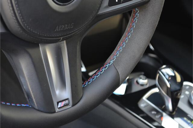 BMW 1-SERIE 118i M Sport | Kuipstoelen | Carplay | Dubbele uitlaat | Virtual cockpit | Stoelverwarming | NL auto