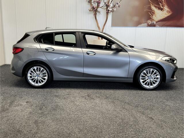 BMW 1-SERIE 116 NIEUWSTAAT !!! NAVIGATIE CRUISE CONTROL STOEL EN STUURVERWARMING APPLE CARPLAY/ANDROID ACHTERUITRIJCAMERA PDC ZEER MOOI !! 3010