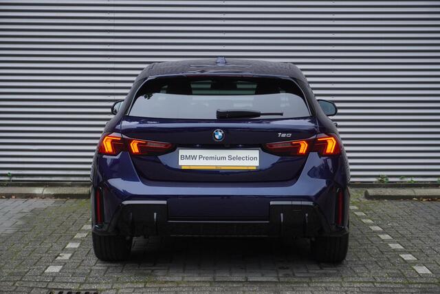 BMW 1-SERIE 5-deurs 120 M Sportpakket | Harman Kardon | Elektr. Achterklap | Draadloze Lader | Comfort Acces | Verwarmd Stuur | Verwarmde Voorstoelen