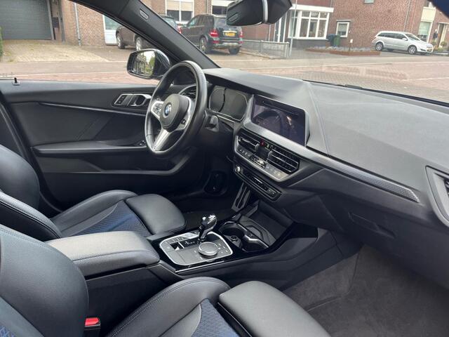 BMW 1-SERIE 120I HIGH EXECUTIVE AUTOMAAT M-PAKKET / NAVI / DAB / 17'' LMV