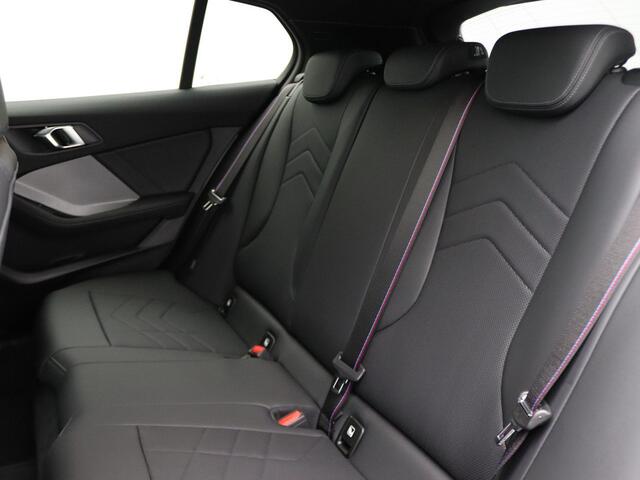 BMW 1-SERIE 120 M Sportpakket Pro | Premium Pack | Stuurwielrand Verwarmd | M Adaptief onderstel | Comfort Access | Panoramadak | Elektrisch Verstelbare Sportstoelen | Driving Assistant Plus | Harman Kardon | 18''