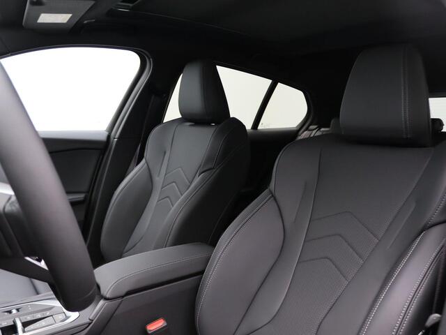 BMW 1-SERIE 120 M Sportpakket Pro | Premium Pack | Stuurwielrand Verwarmd | M Adaptief onderstel | Comfort Access | Panoramadak | Elektrisch Verstelbare Sportstoelen | Driving Assistant Plus | Harman Kardon | 18''