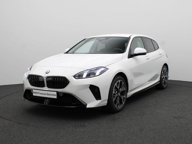 BMW 1-SERIE 120 M Sport Design | Premium Pack | Stuurwielrand Verwarmd | Achteruitrijcamera | Driving Assistant | Parking Assistant | Harman Kardon | 18''