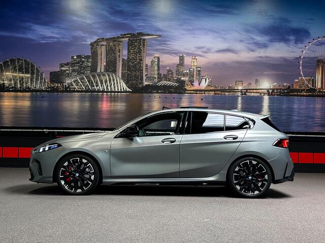 BMW 1-SERIE M135 xDrive Frozen|H/K|360|HUD|Panorama