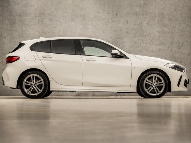 BMW 1-SERIE 118i M Sport High Executive Automaat (APPLE CARPLAY, M PAKKET, GROOT NAVI, LEDER, STOELVERWARMING, SPORTSTOELEN, LANE ASSIST, CRUISE, DAB+, NIEUWSTAAT)