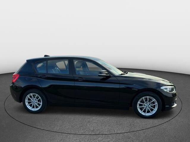 BMW 1-SERIE 118i Executive Aut [ Nav Pdc Cruise ]