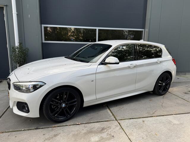 BMW 1-SERIE 118i 136pk Automaat Executive PDC Navigatie LED