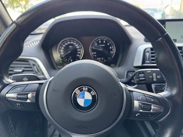 BMW 1-SERIE 118i 136pk Automaat Executive PDC Navigatie LED