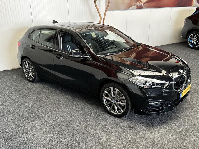 BMW 1-SERIE 120 M SPORT DESIGN EDITION NAVIGATIE CRUISE CONTROL STOEL EN STUURVERWARMING PANORAMA SCHUIF/KANTELDAK BLUETOOTH TELEFOON APPLE CARPLAY/ANDROID RIJSTROOKSENSOREN PDC ZEER MOOI !! 3010