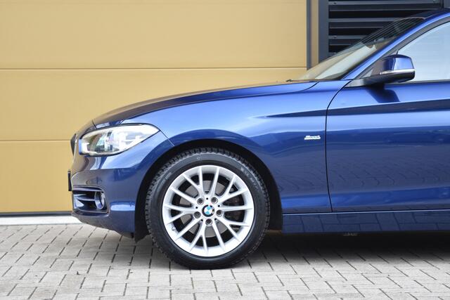 BMW 1-SERIE 120i High Executive * Sportstoelen * LED * Afneembare Trekhaak *