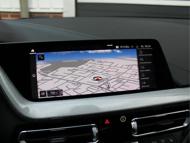 BMW 1-SERIE 118i Automaat 141PK Executive Edition Sport /NAVI/Camera/Lane assist/Sportstoelen/Half leder/17'LM/ACC/LED/Keyless/NAP! 1e eig!