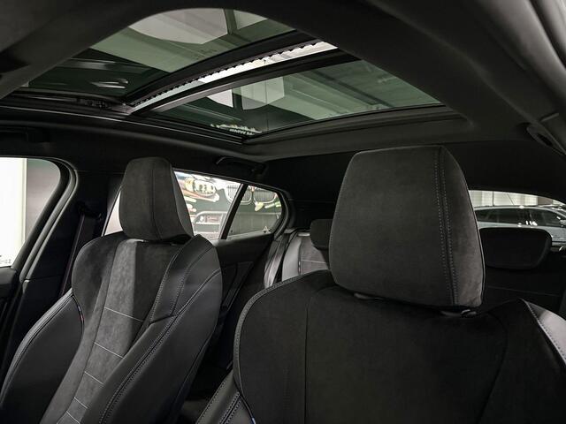 BMW 1-SERIE 120 | M-Sport Pro | Premium Pack | Driving Assistant | Harman/Kardon | Panoramadak | Comfort Access