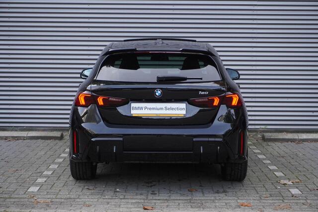 BMW 1-SERIE 5-deurs 120 M Sportpakket Pro | Panoramadak elektrisch | Driving Assistant | Head-Up Display | Adaptief M-onderstel