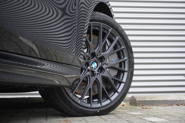 BMW 1-SERIE 5-deurs 120 M Sportpakket Pro | Panoramadak elektrisch | Driving Assistant | Head-Up Display | Adaptief M-onderstel