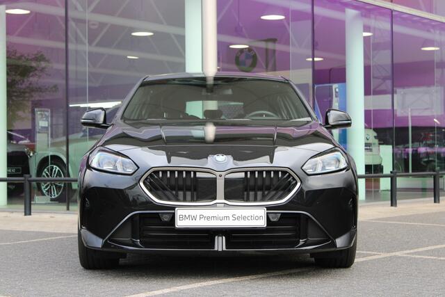 BMW 1-SERIE 120 M Sport Automaat / Sportstoelen / M Adaptief onderstel / Comfort Access / Adaptieve LED / Parking Assistant Plus / Head-Up / Harman-Kardon