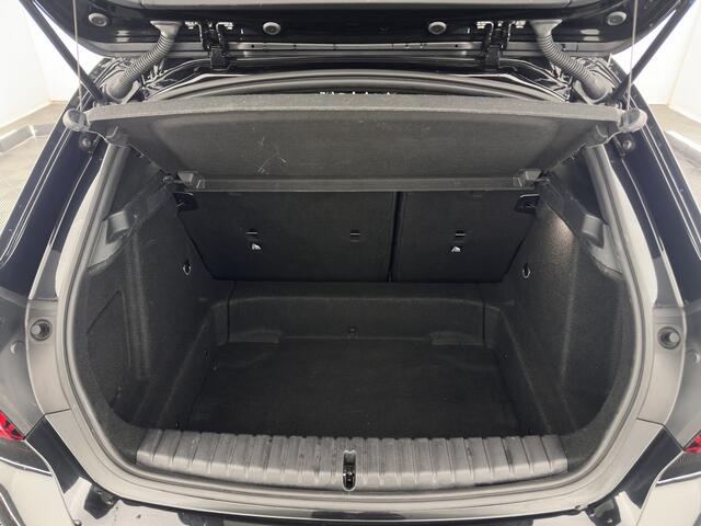 BMW 1-SERIE M135i xDrive High Executive Aut. *HEAD-UP | FULL-LED | HEATED-SPORTSEATS | SHIFT-PADDLES | DIGI-COCKPIT | NAVI-FULLMAP | DAB+ | PRIVACY-GLASS | AMBIENT-LIGHT | 19''ALU*